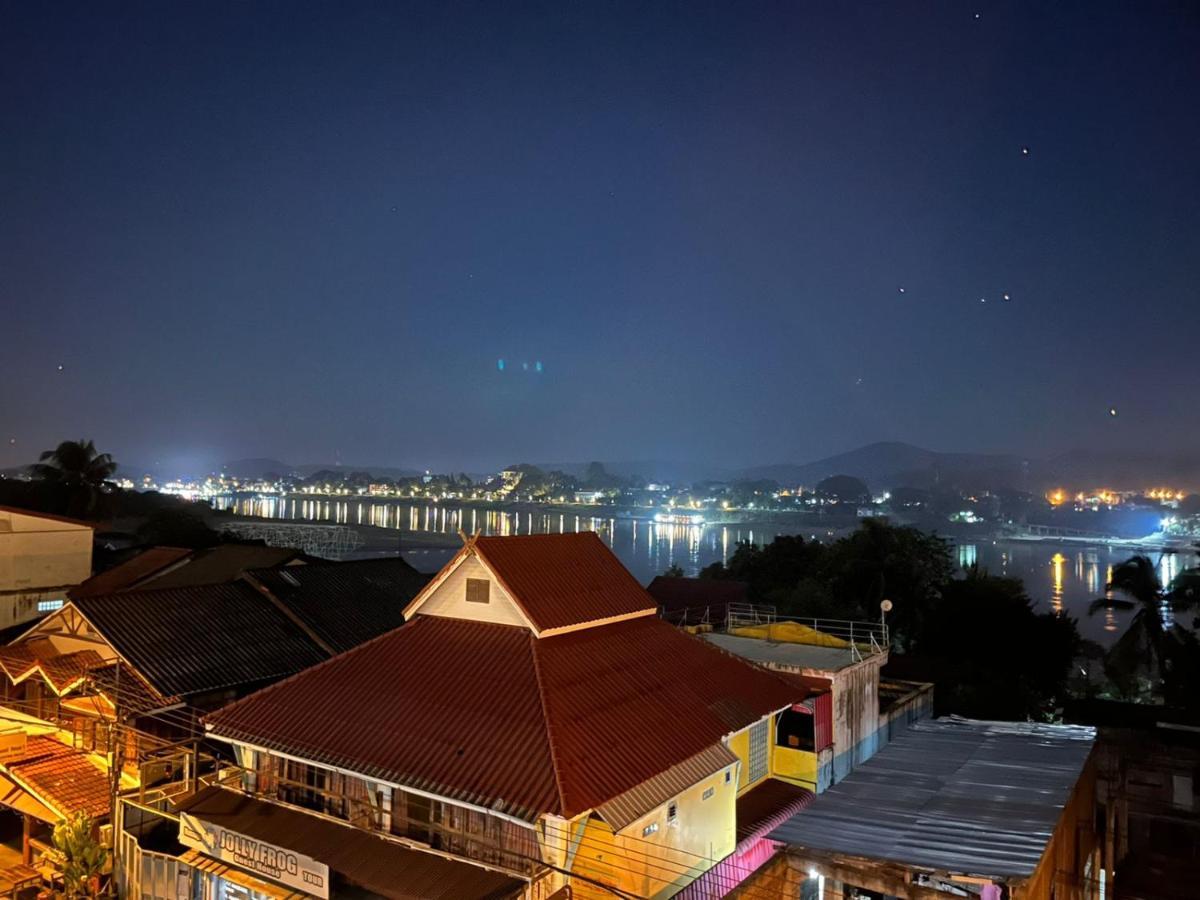 Thaveesinh Hotel Хуайсай Екстер'єр фото