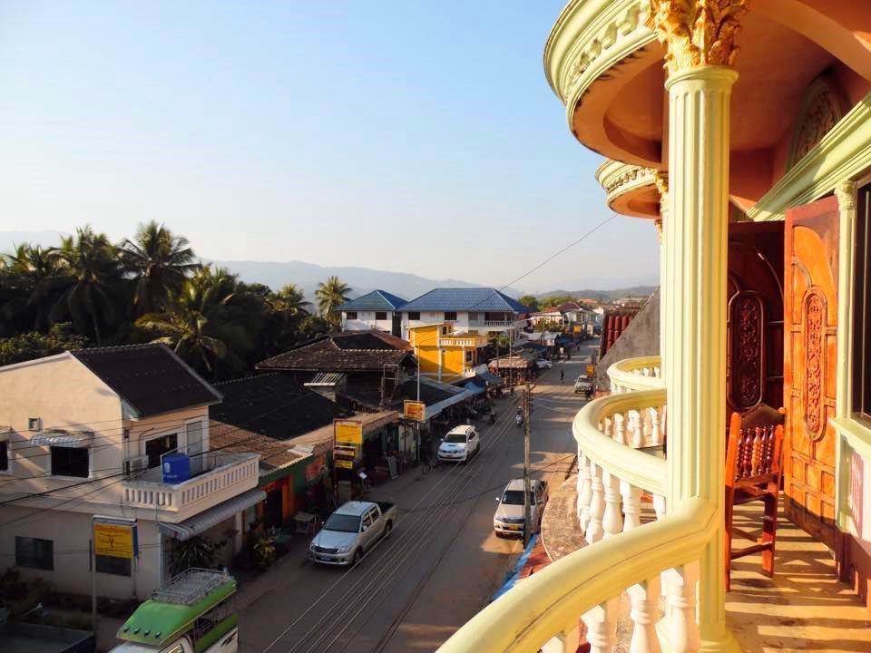 Thaveesinh Hotel Хуайсай Екстер'єр фото